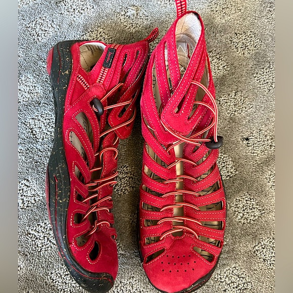 Jambu Adventure Design 8.5 - Picture 1 of 6